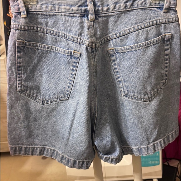 Liz Claiborne Lizwear Vintage High-Waisted Denim Shorts | 100% Cotton | 8 Petite - Picture 5 of 6